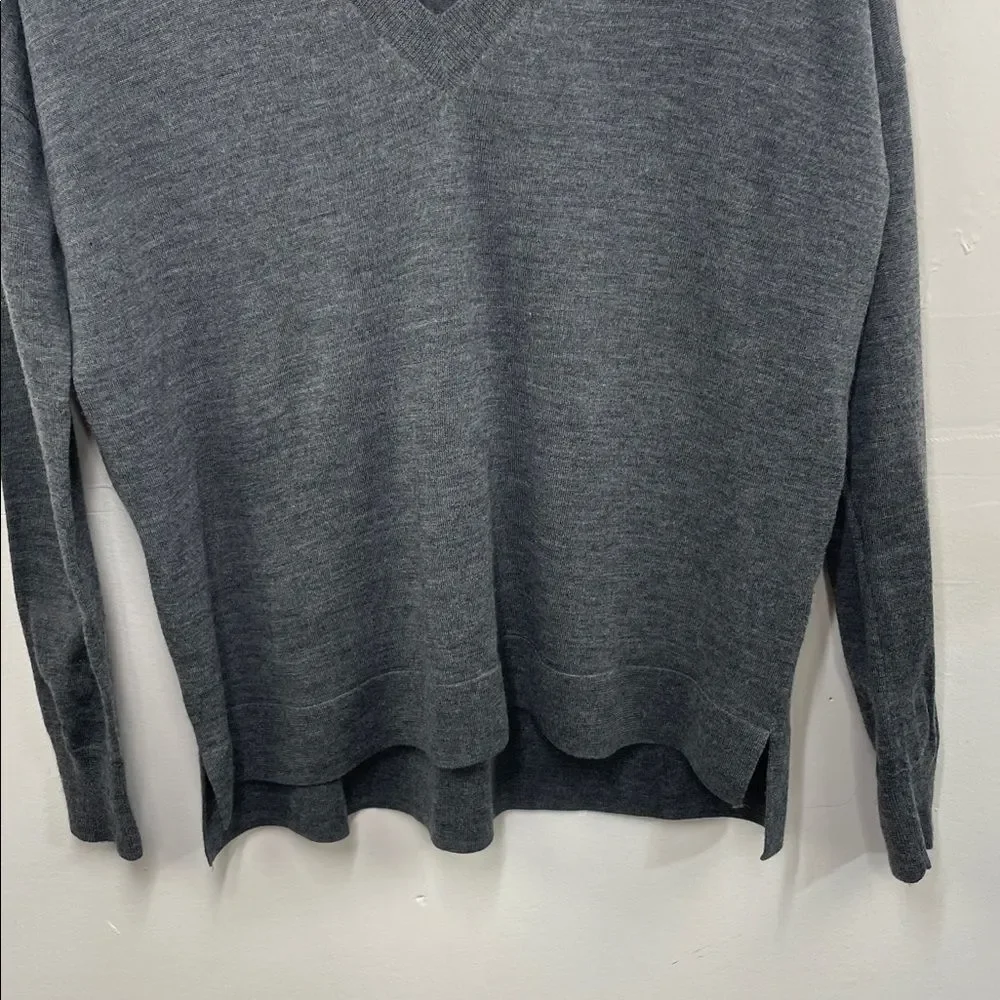 J. Crew Merino Wool Gray Tight Knit Long Sleeve Hi Lo V-Neck Sweater size XS Men